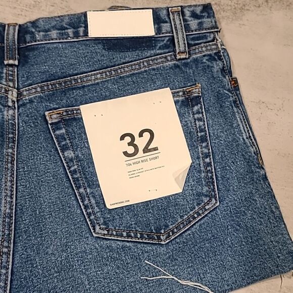 Re/done 70s High Rise Short, Button Fly | 32 - Picture 7 of 8